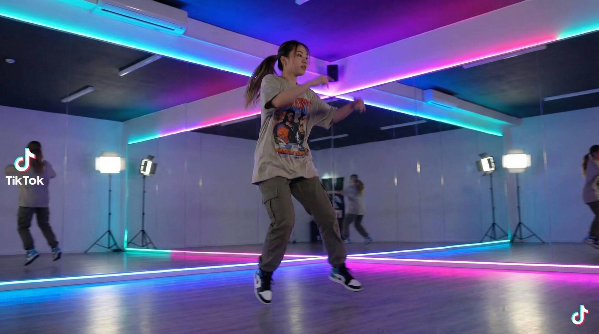 韩漫美少女写真视频